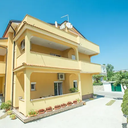 Meri - 1 Apartment
